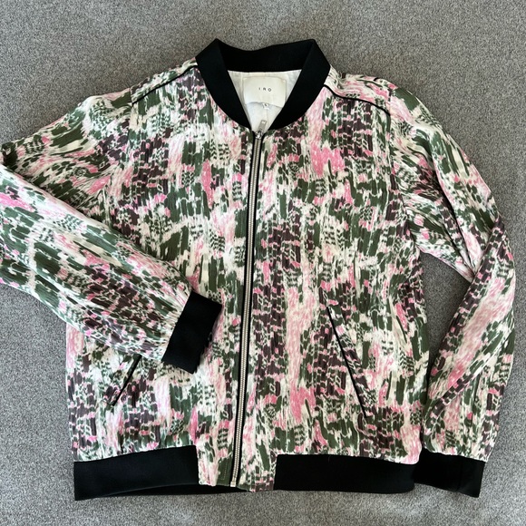 It’s light and would look beautiful with a simple tank top and jeans! - Picture 1 of 4